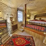 Divan Cave House 4*