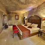 Divan Cave House 4*