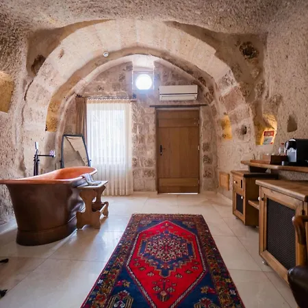 Divan Cave House 4*